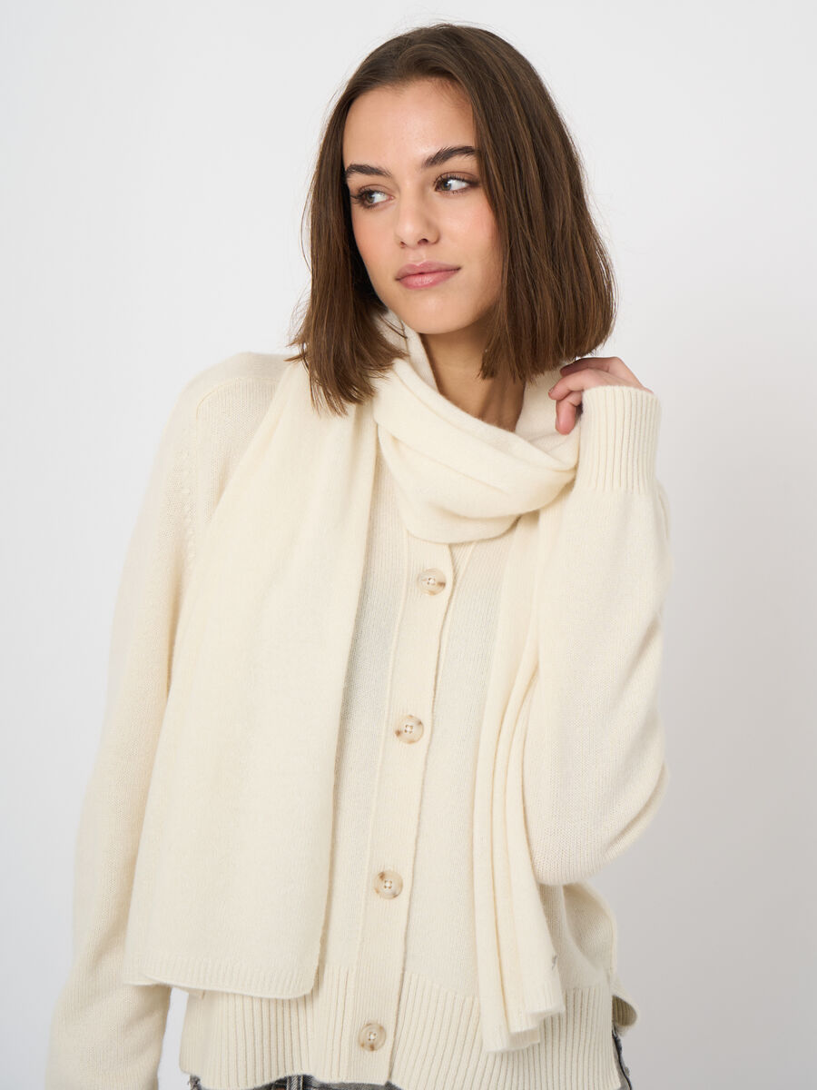 Organic cashmere fine-knit scarf image number 3