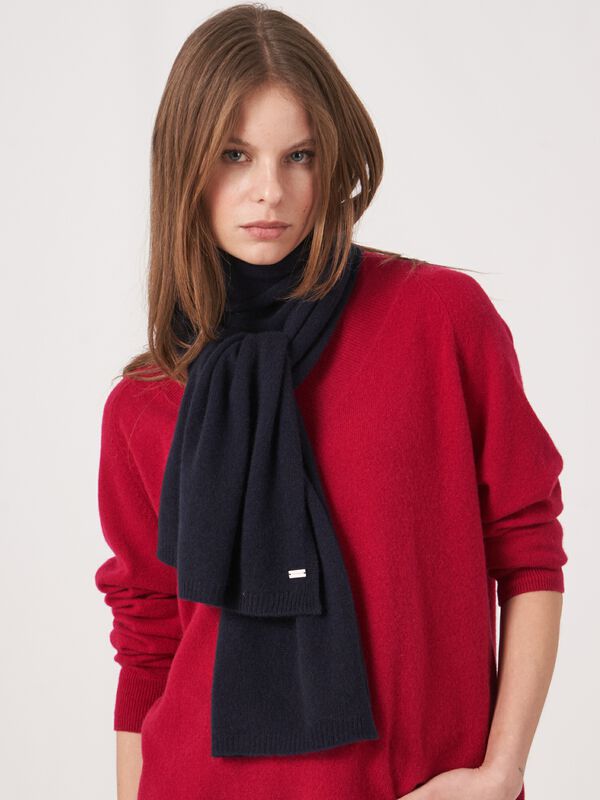 Fine knit organic cashmere scarf image number 2