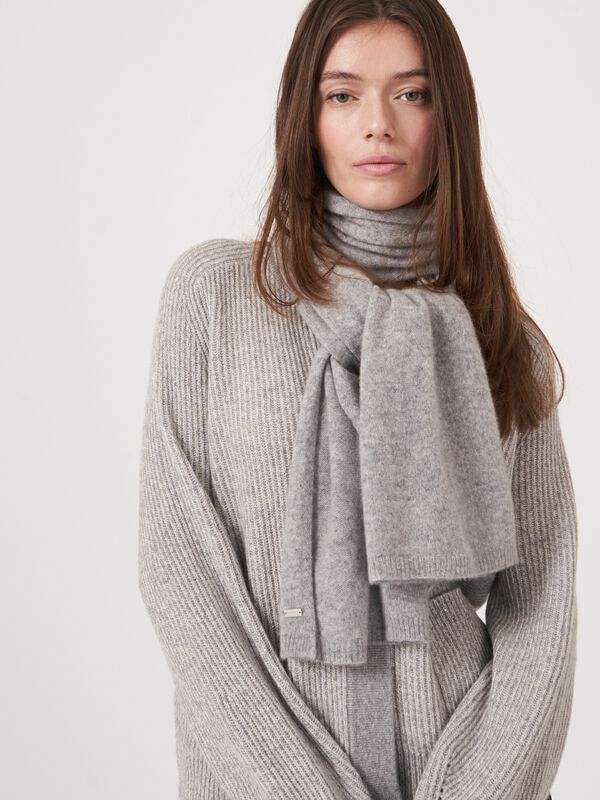 Basic-Feinstrickschal aus Bio-Kaschmir image number 2