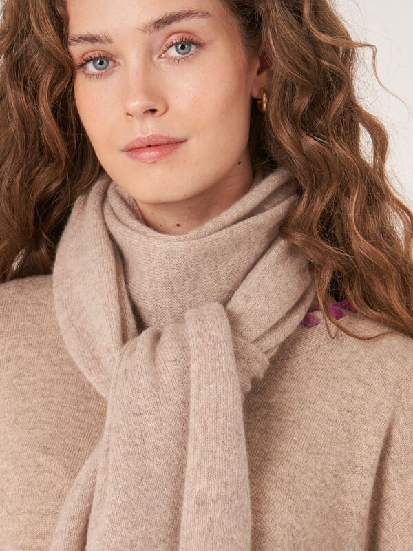 Organic cashmere fine-knit scarf image number 1