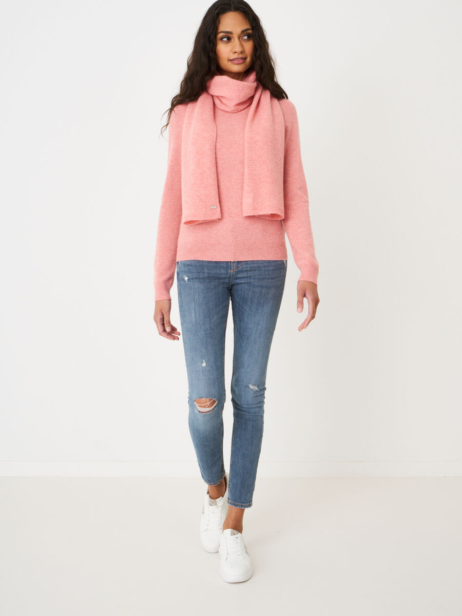 Fine knit organic cashmere scarf image number 148