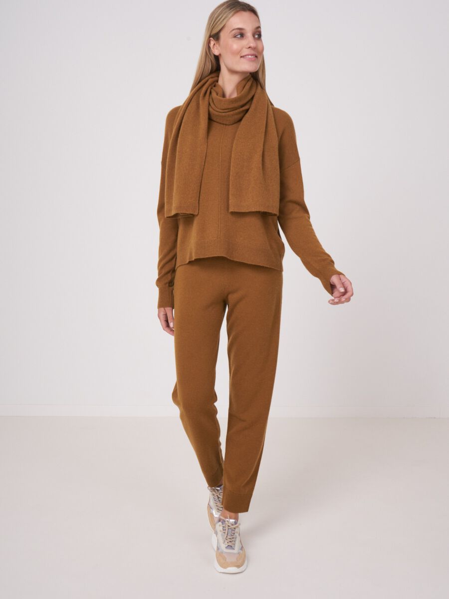 Fine knit organic cashmere scarf image number 160