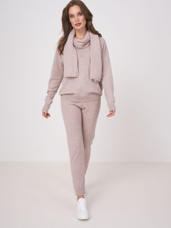 Fine knit organic cashmere scarf image number 3