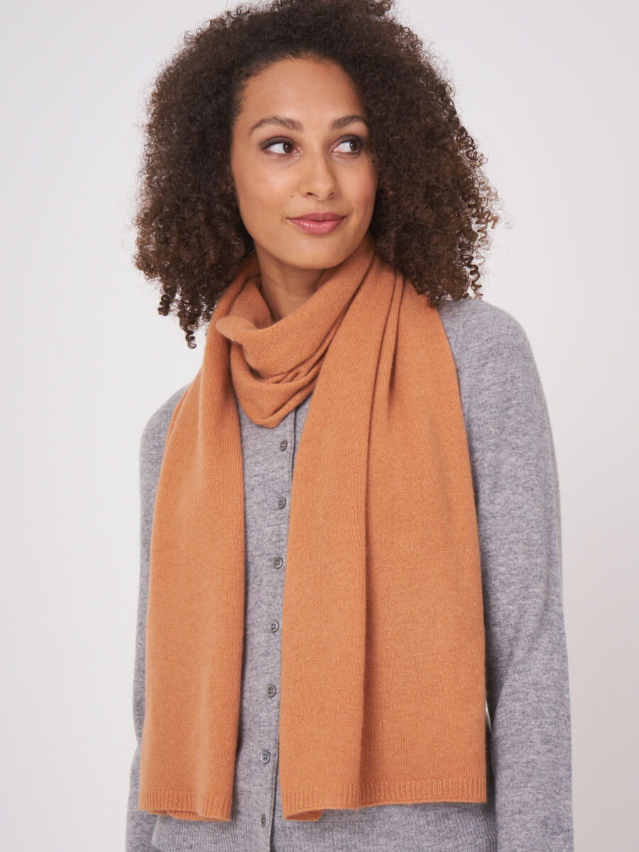 Fine knit organic cashmere scarf image number 202