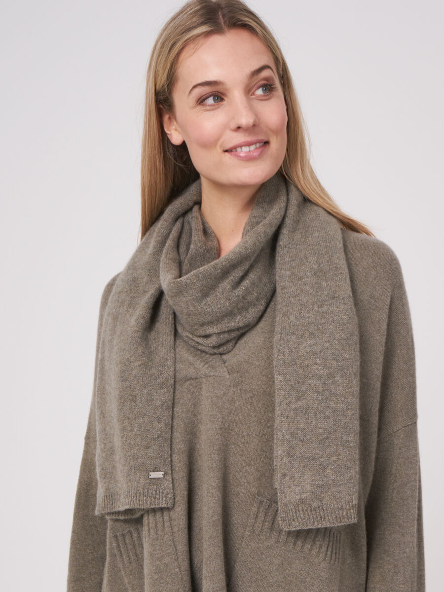 Fine knit organic cashmere scarf image number 214