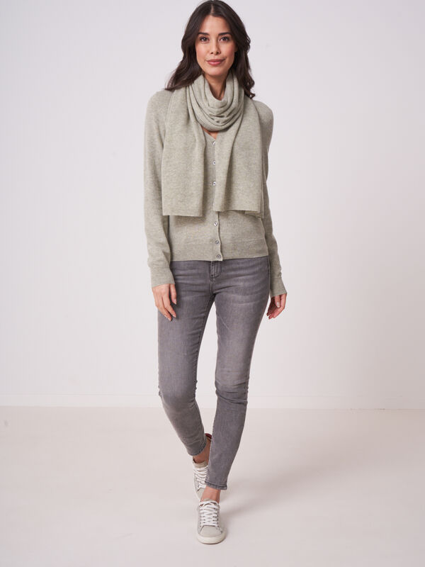 Organic cashmere fine-knit scarf image number 3