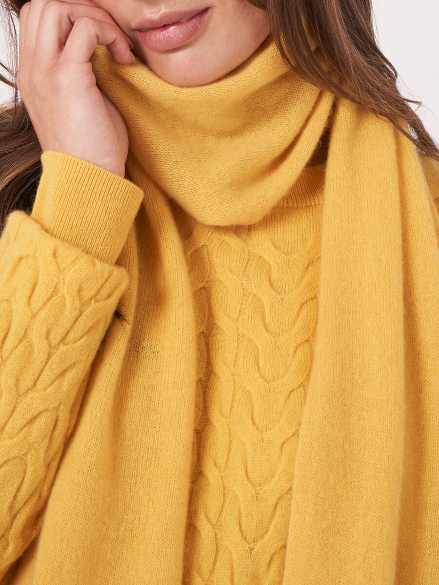 Fine knit organic cashmere scarf image number 2