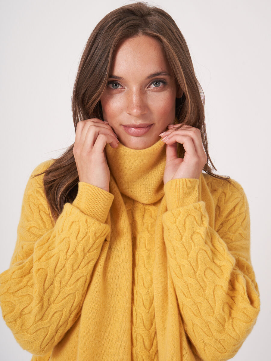 Fine knit organic cashmere scarf image number 3