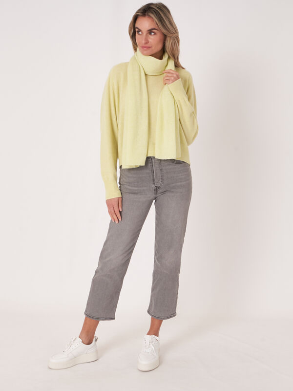 Fijngebreide organisch cashmere sjaal image number 3