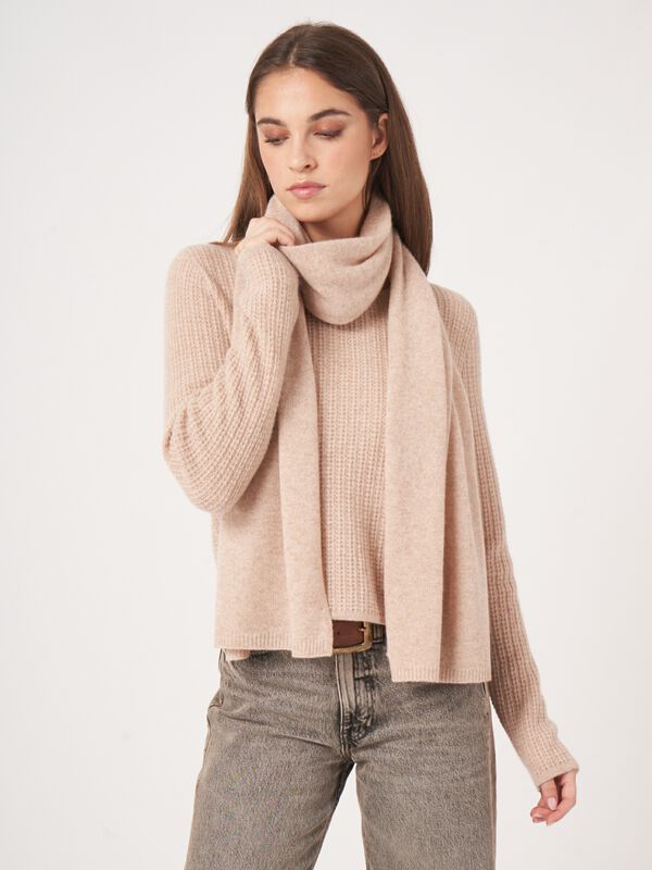 Fijngebreide organisch cashmere sjaal image number 0