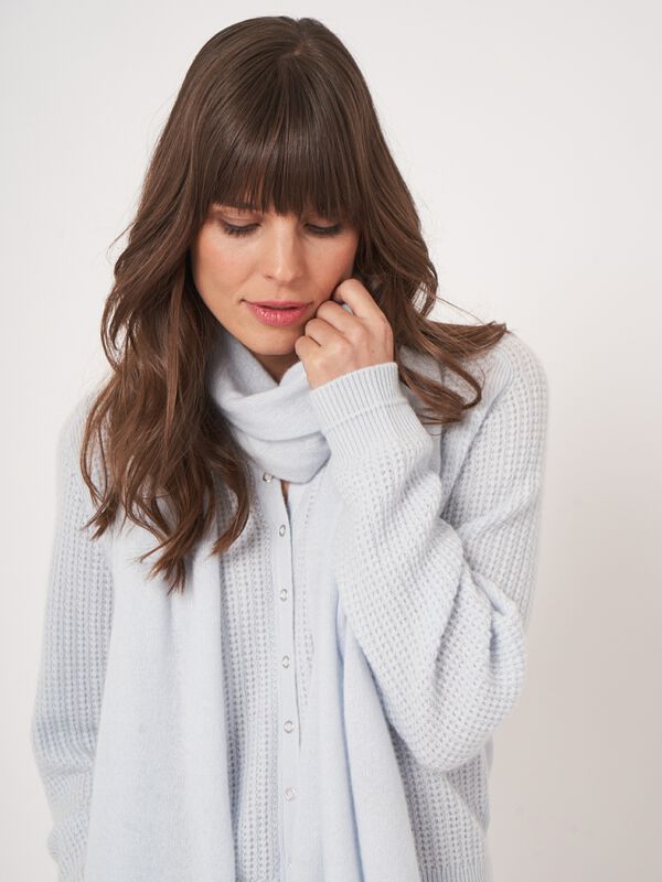 Basic-Feinstrickschal aus Bio-Kaschmir image number 1