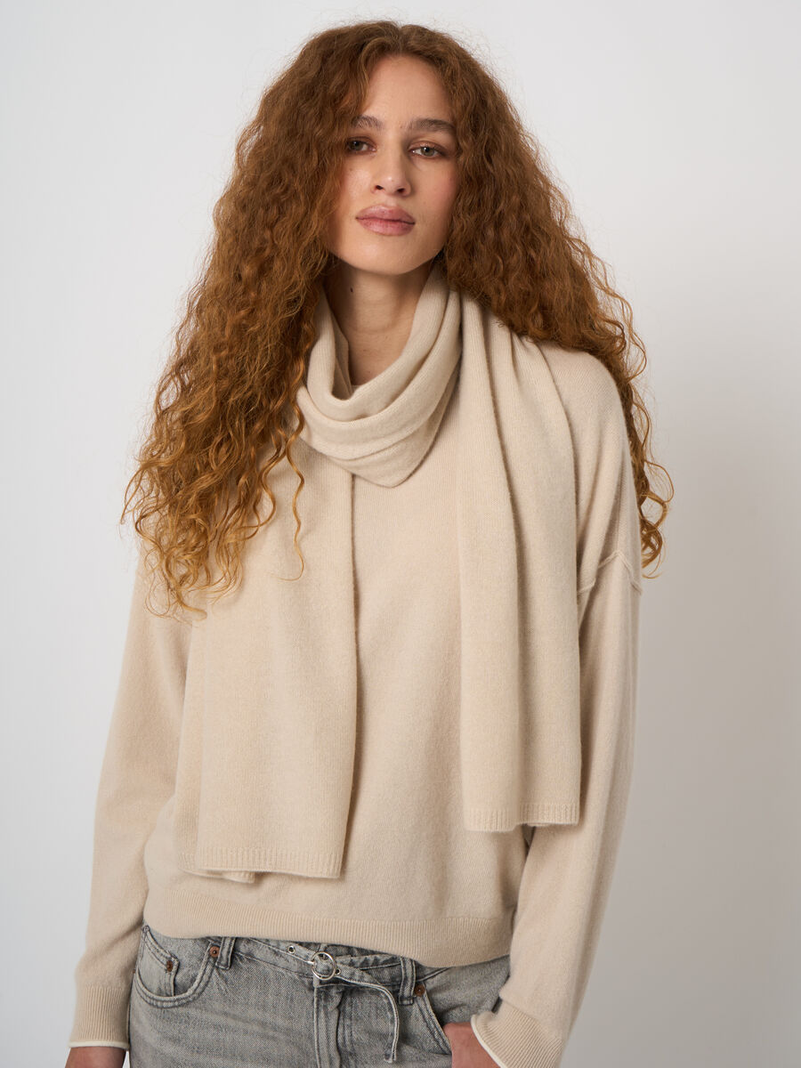 Organic cashmere fine-knit scarf image number 2