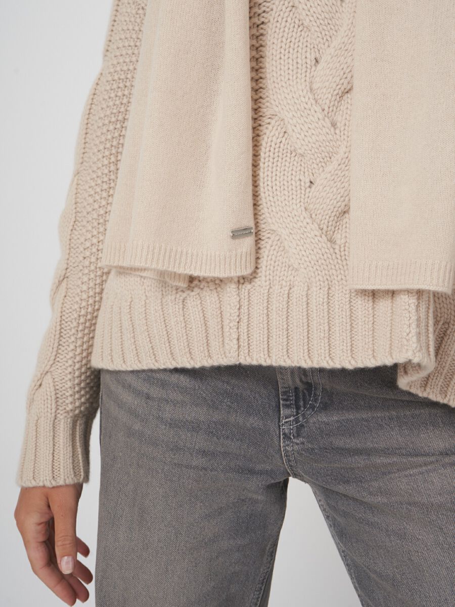 Fine knit organic cashmere scarf image number 4