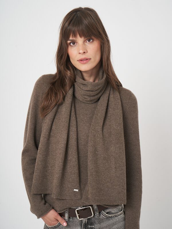 Écharpe femme en cachemire — maille fine & style repeat image number 0