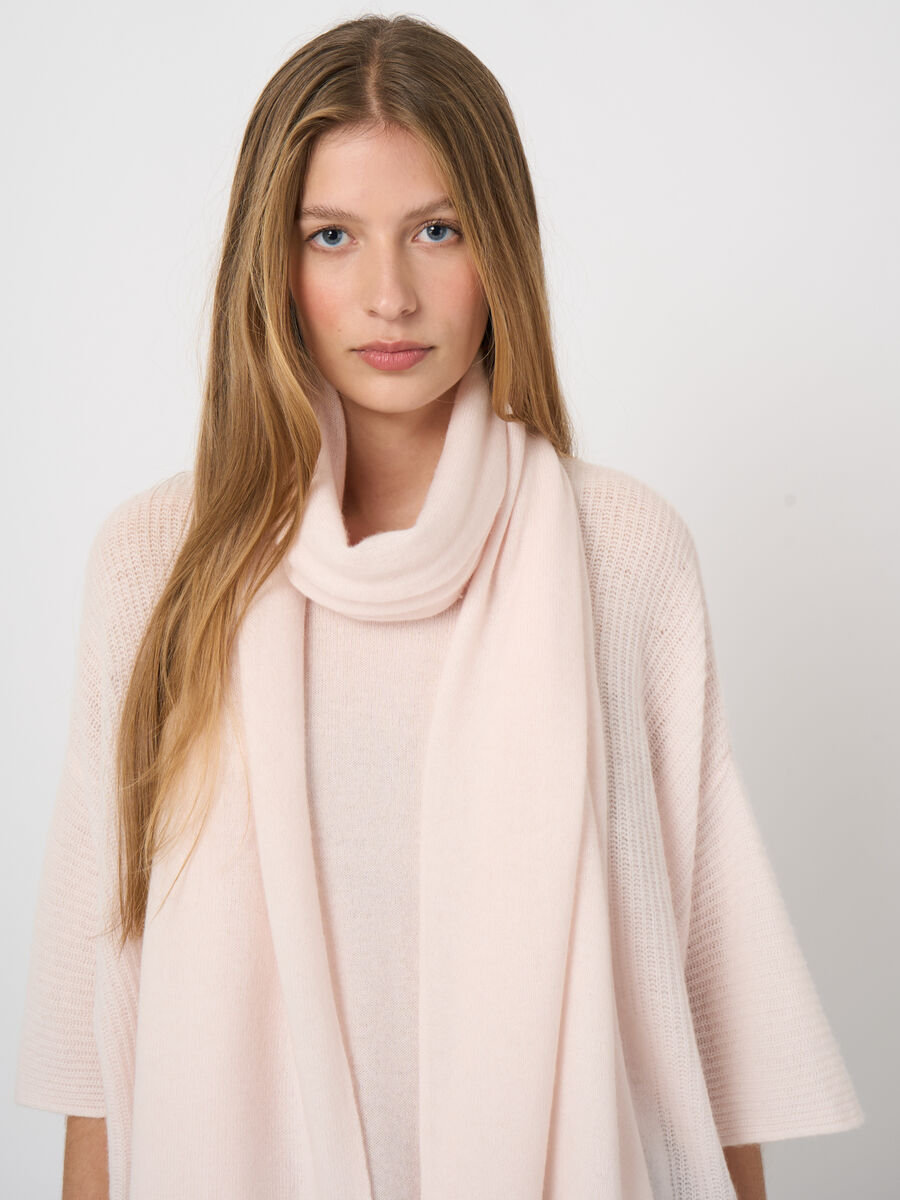 Organic cashmere fine-knit scarf image number 2