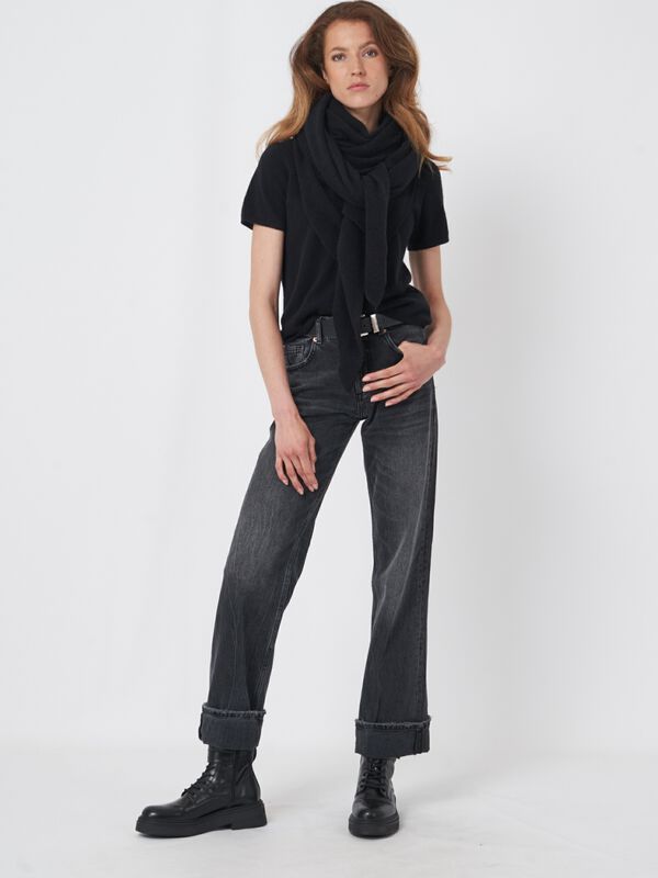 Luxe driehoekige sjaal van organisch kasjmier image number 3