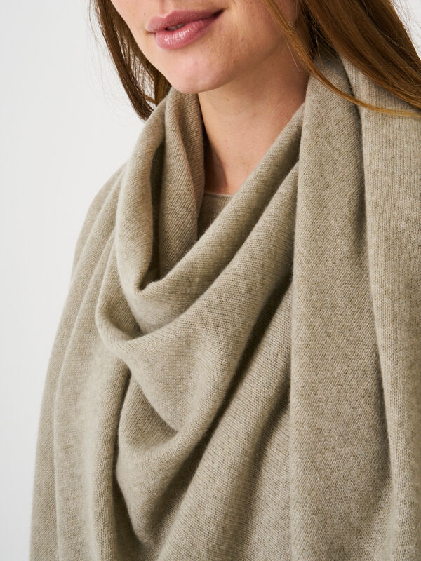 Fine knit organic cashmere triangular scarf image number 77