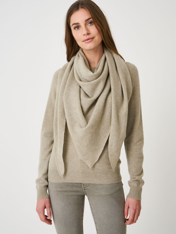 Fine knit organic cashmere triangular scarf image number 78