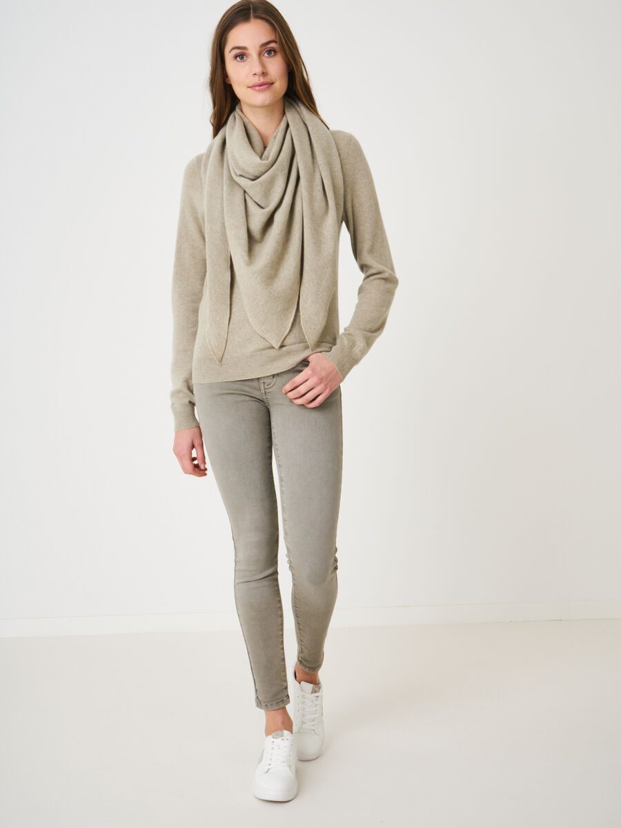 Foulard triangulaire femme — maille fine & cachemire repeat image number 79