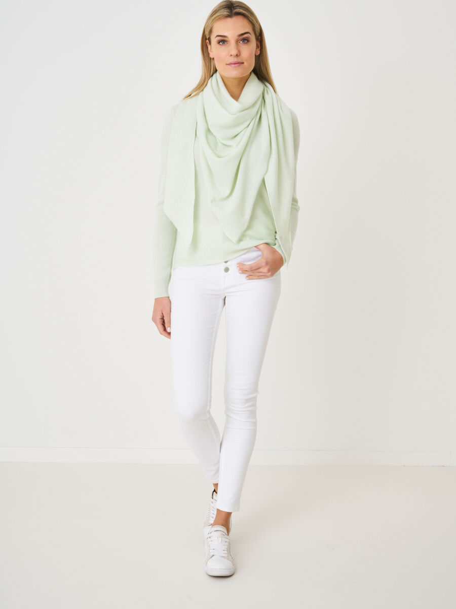 Foulard triangulaire femme — maille fine & cachemire repeat image number 83