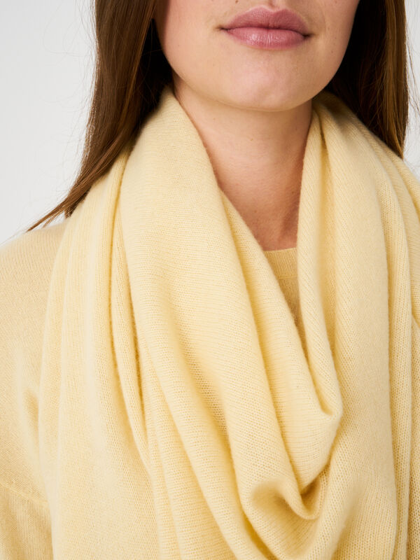 Fine knit organic cashmere triangular scarf image number 89