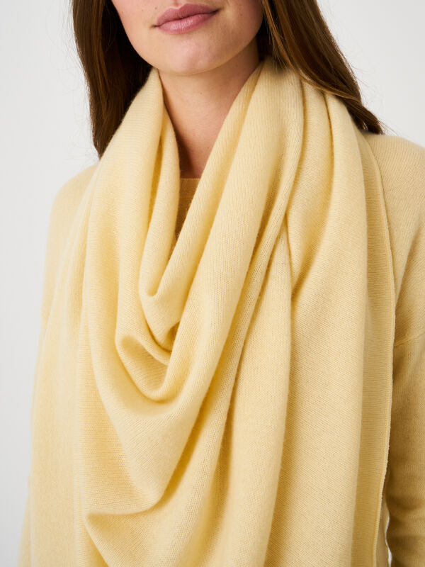 Fine knit organic cashmere triangular scarf image number 90