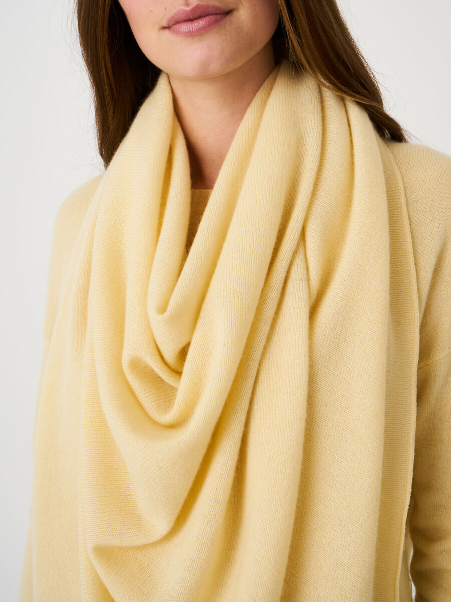 Foulard triangulaire femme — maille fine & cachemire repeat image number 90
