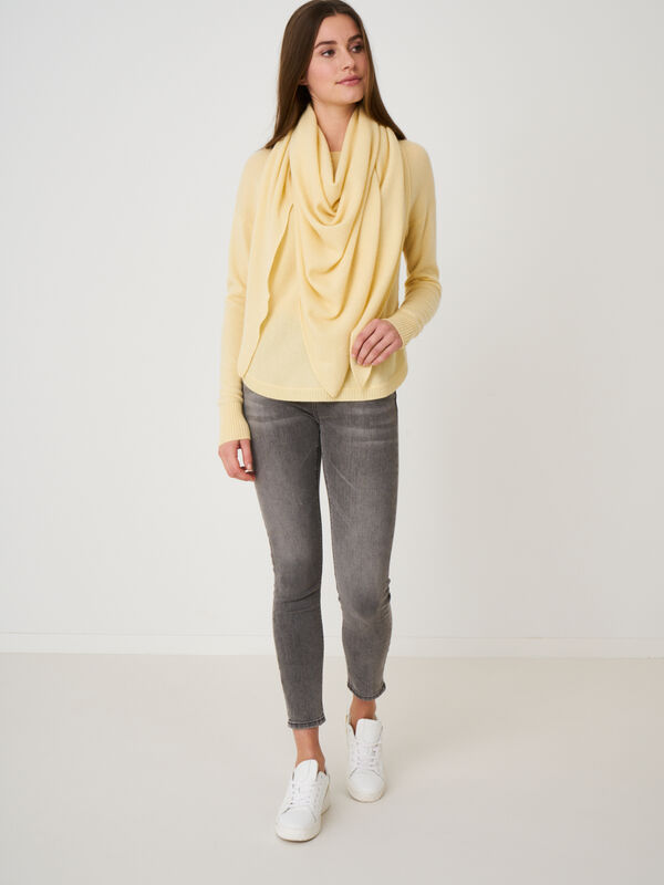 Fine knit organic cashmere triangular scarf image number 91