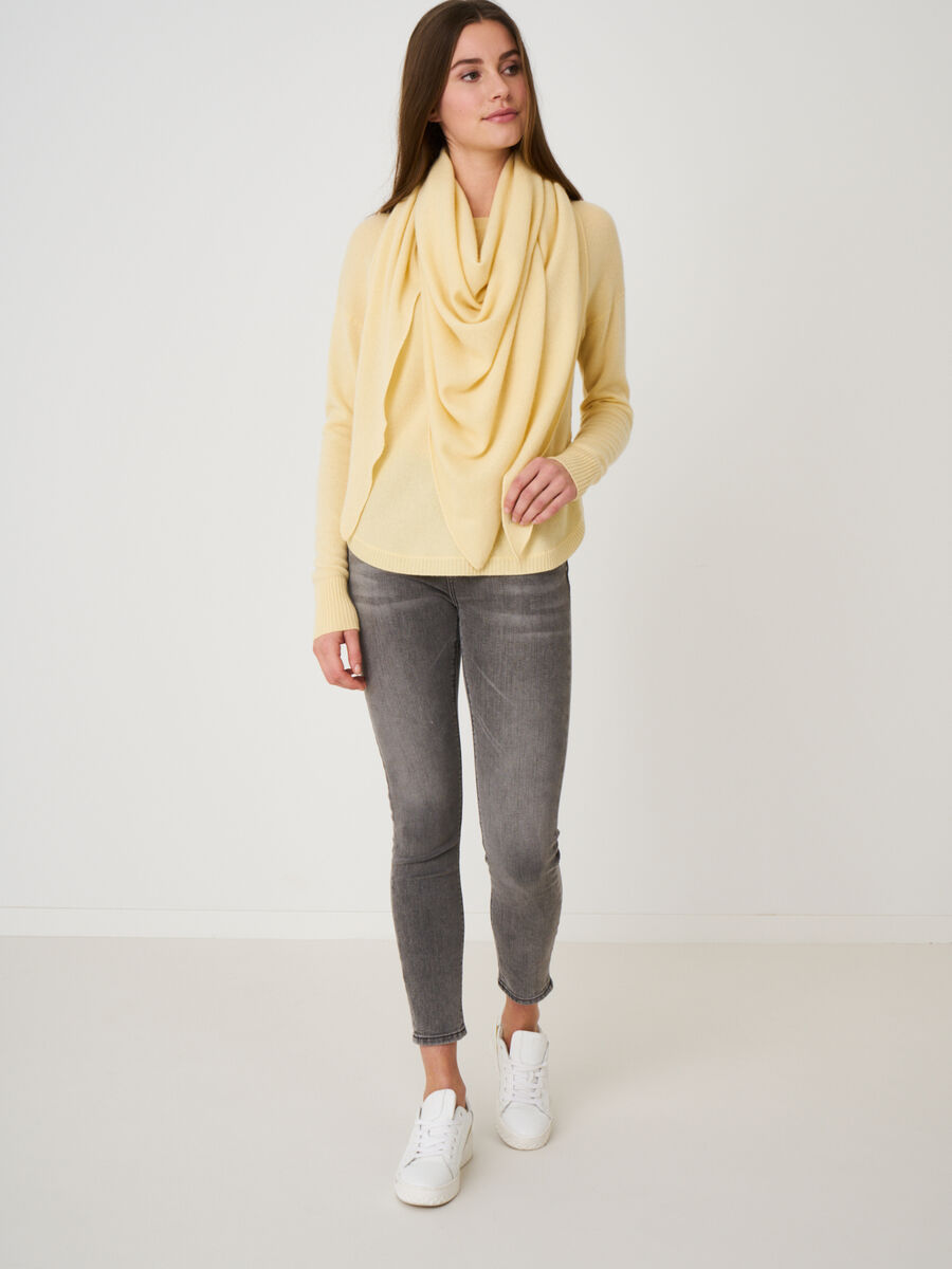 Foulard triangulaire femme — maille fine & cachemire repeat image number 91