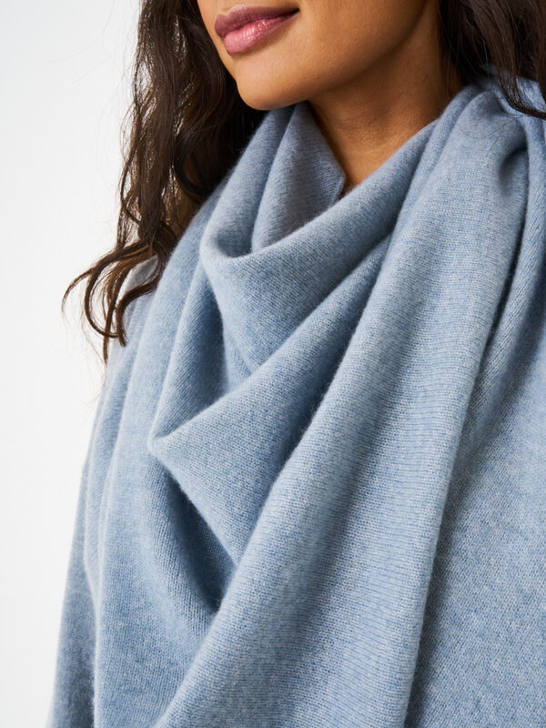 Fine knit organic cashmere triangular scarf image number 93