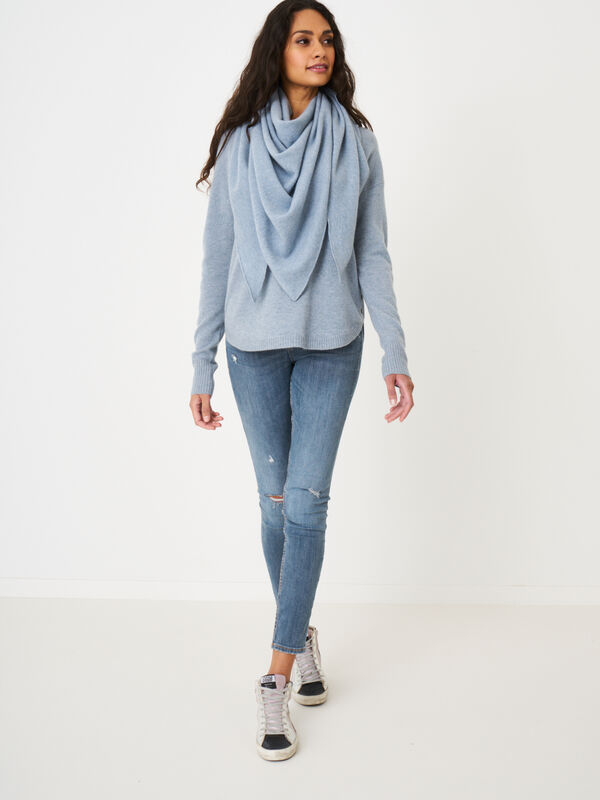 Fine knit organic cashmere triangular scarf image number 95