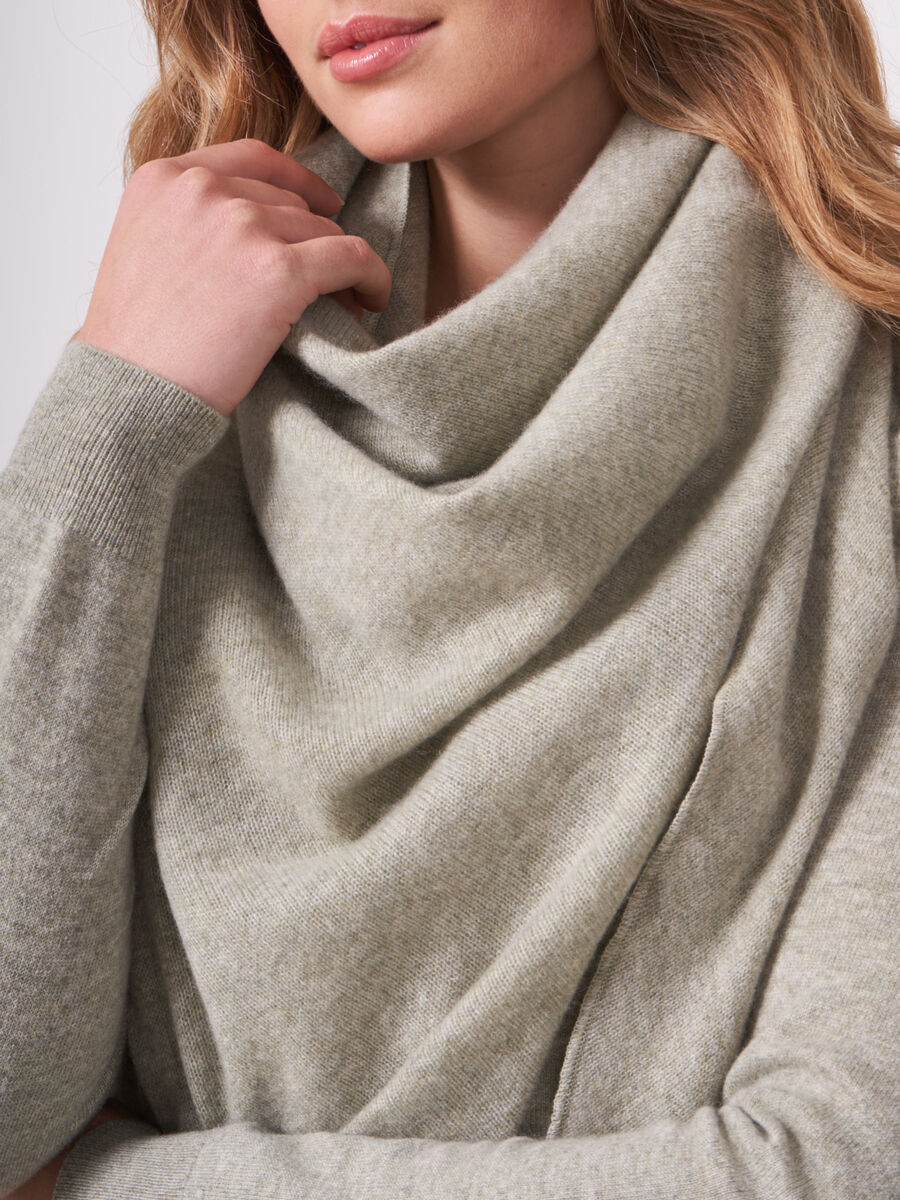 Foulard triangulaire femme — maille fine & cachemire repeat image number 110