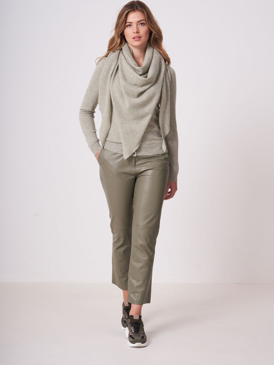 Foulard triangulaire femme — maille fine & cachemire repeat image number 111