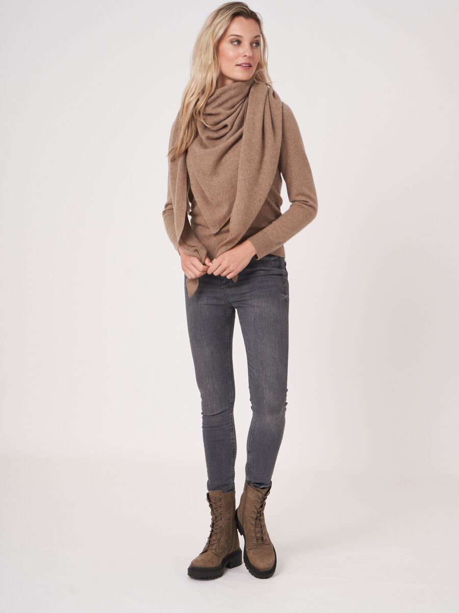 Foulard triangulaire femme — maille fine & cachemire repeat image number 67