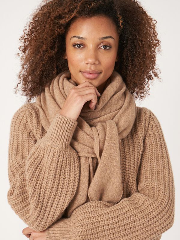 Fine knit organic cashmere triangular scarf image number 55