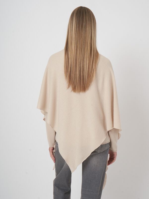 Dreieckiger Schal aus Bio-Kaschmir image number 2