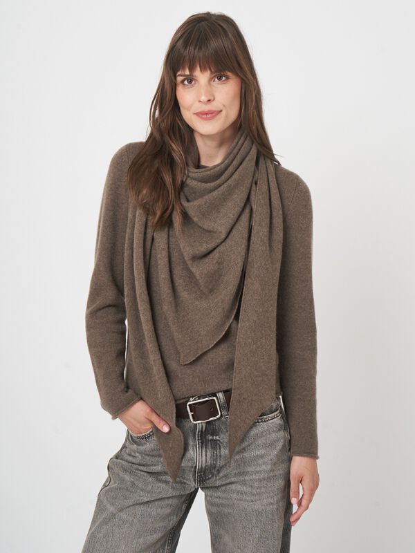 Luxe driehoekige sjaal van organisch kasjmier image number 5