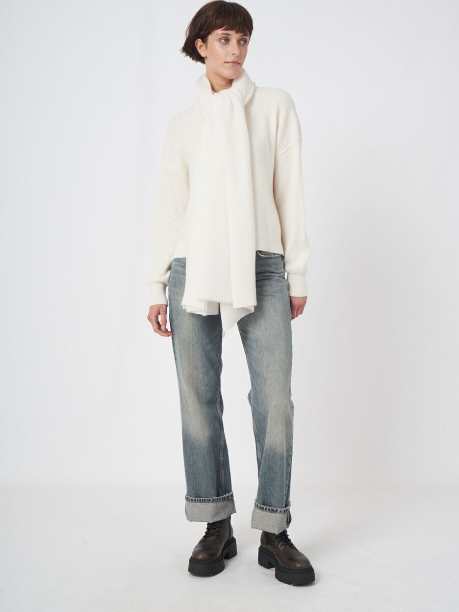 Loose knit organic cashmere scarf with rib details image number 2