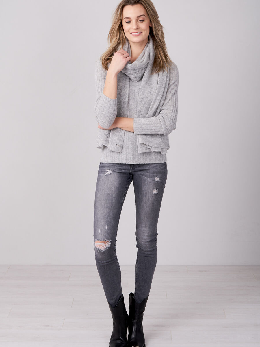 Loose knit organic cashmere scarf with rib details image number 154