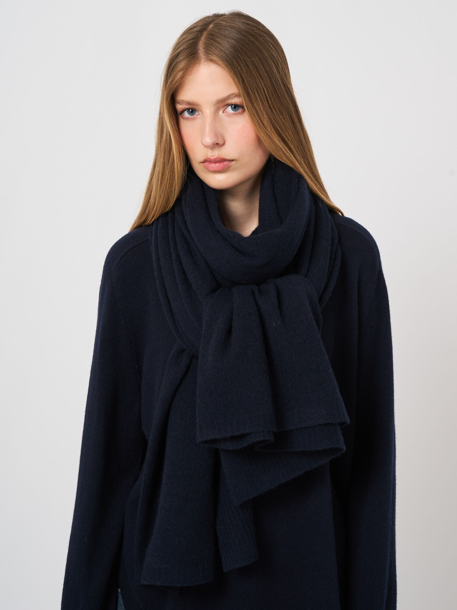 Loose knit organic cashmere scarf with rib details