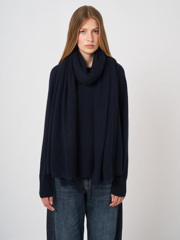 Oversized loose-knit organic cashmere scarf image number 1