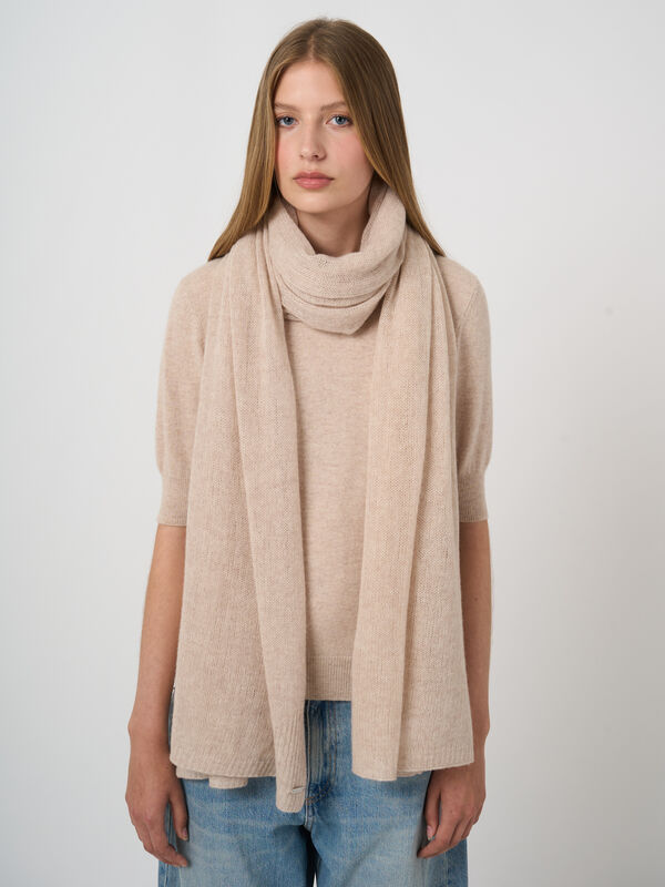 Loose-Knit Cashmere Oversized Scarf image number 2