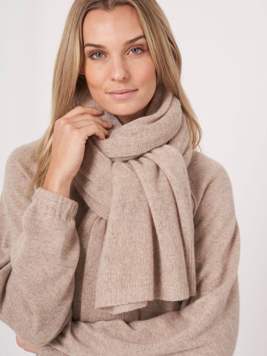 Loose knit organic cashmere scarf with rib details image number 94