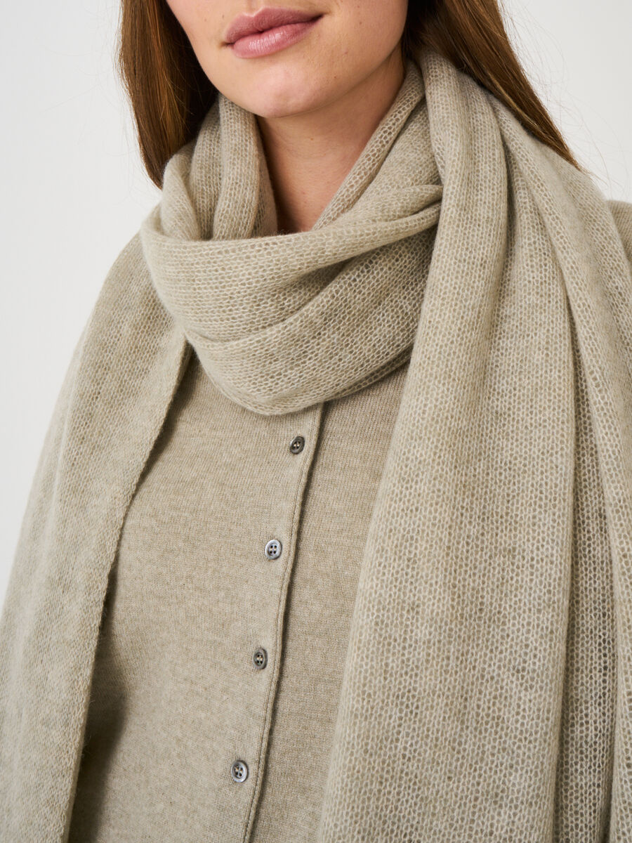 Loose knit organic cashmere scarf with rib details image number 156