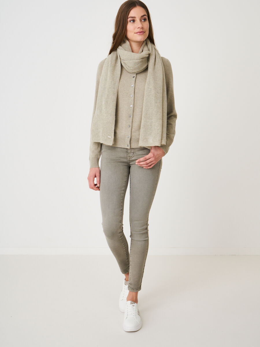 Loose knit organic cashmere scarf with rib details image number 158