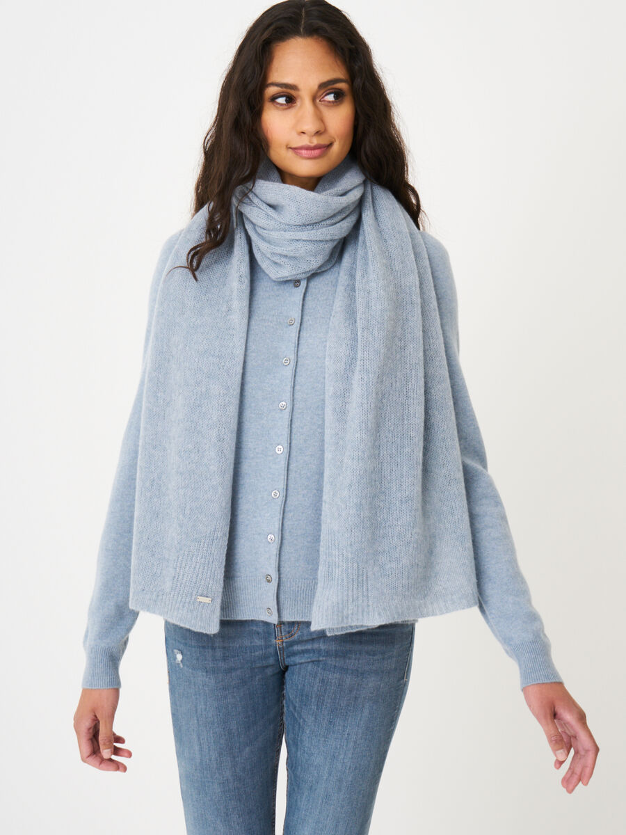 Loose knit organic cashmere scarf with rib details image number 179