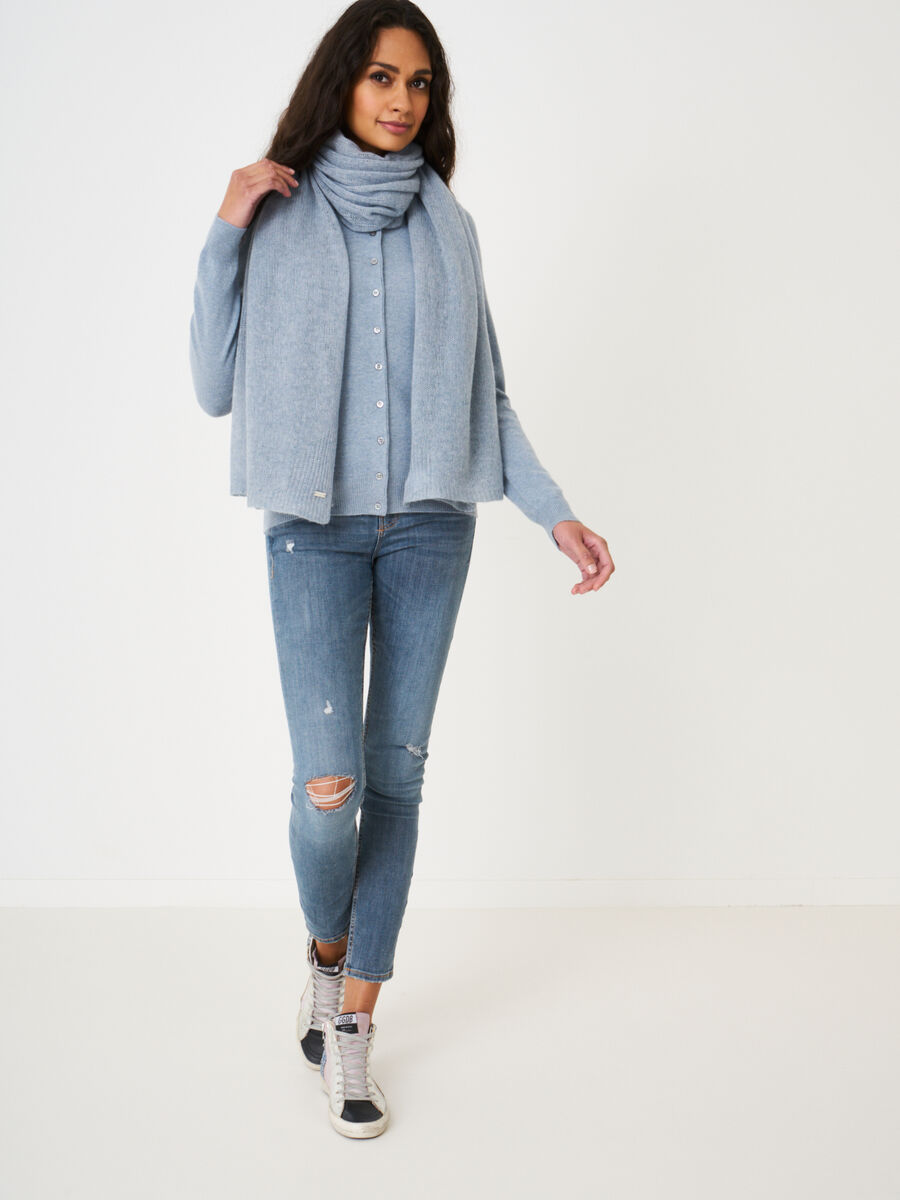 Loose knit organic cashmere scarf with rib details image number 182