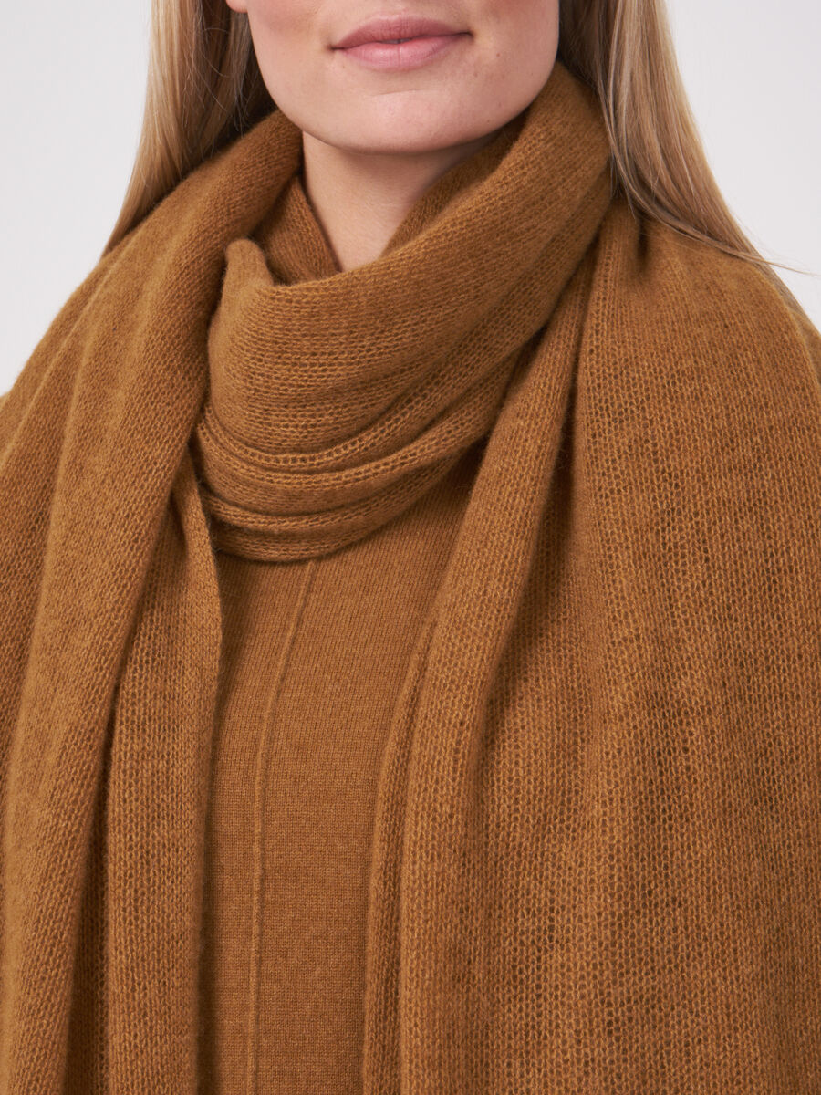 Loose knit organic cashmere scarf with rib details image number 185