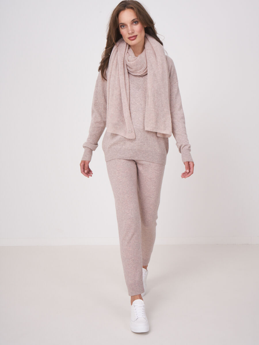 Loose knit organic cashmere scarf with rib details image number 202