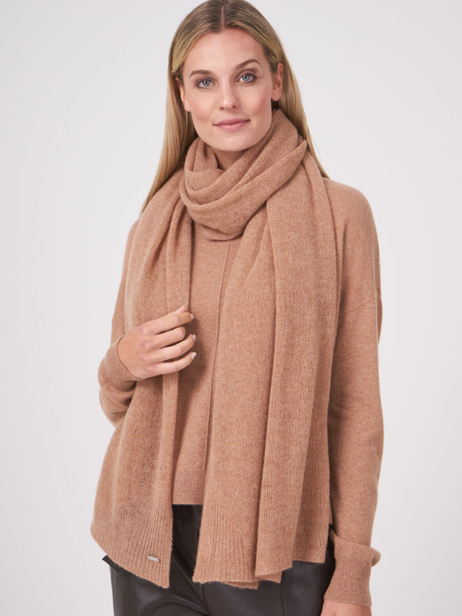 Loose knit organic cashmere scarf with rib details image number 204